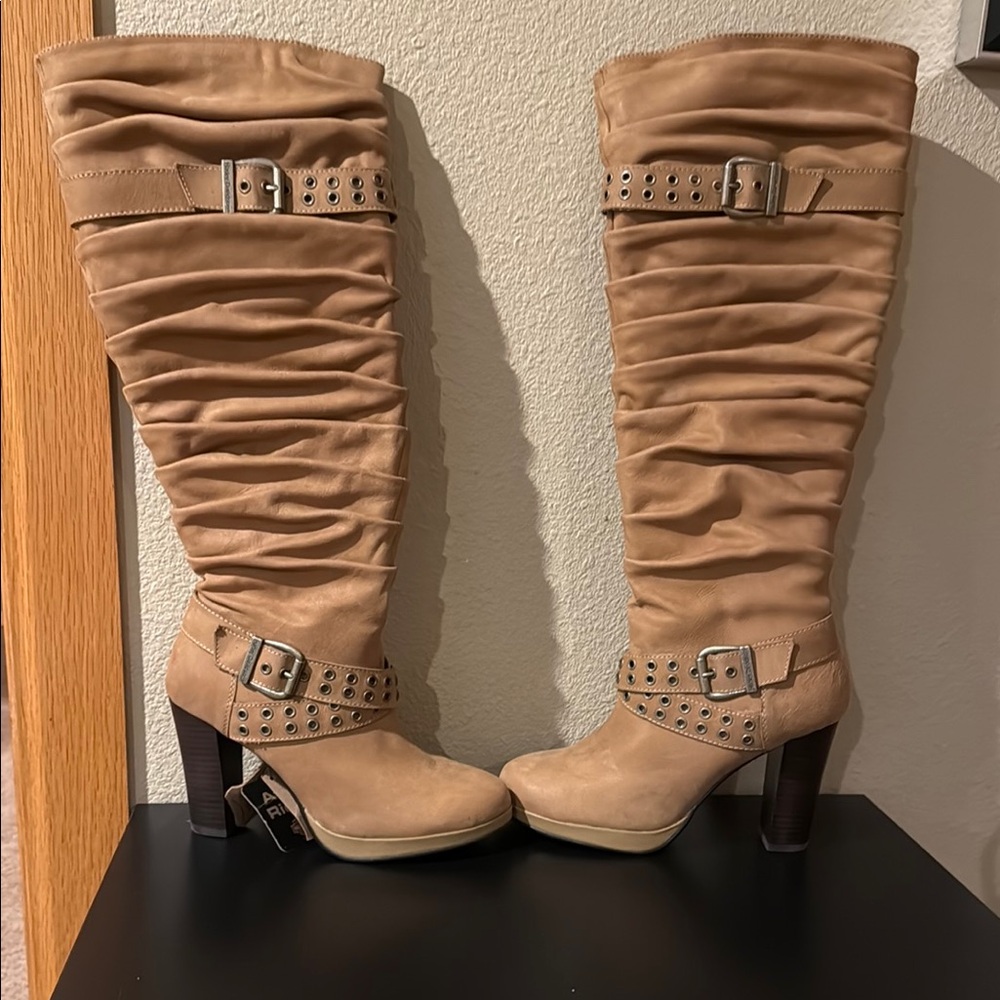 Harley-Davidson Maribel Tan Heeled Boots with Buckle Details